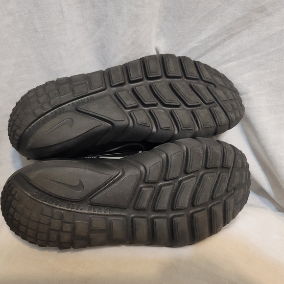Nike Flex Runner 2 Slip on Running Shoes DJ6038-001 Youth 5Y Womens 6.5 Black - Picture 7 of 9